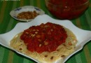 Spaghetti cu sos de rosii si sofran
