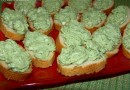 Tartine cu crema de branza albastra si broccoli