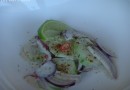 Salata de castraveti cu ceapa rosie si lapte de cocos