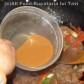 dupa care adaugati in wok combinatia pregatita pentru sos (nu uitati sa amestecati un pic in bol inainte de a turna sosul in tigaie!).