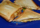 Sandwich cu cascaval si sos mango Chutney