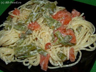 Spaghetti cu fasole verde si capere