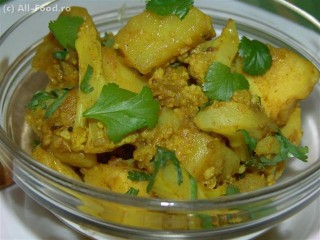 Cartofi cu conopida in stil indian (Aloo Gobi)