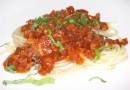 Spaghetti cu ragu de carnati