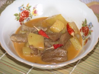 Curry de porc cu ananas si lapte de cocos